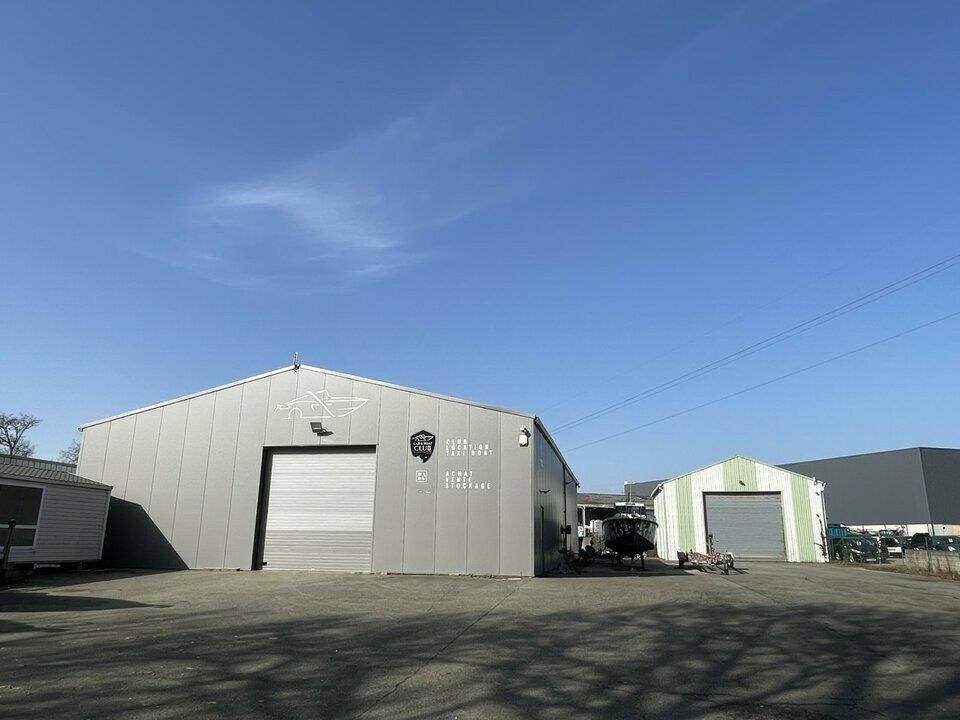 Location local d''activites 530 m² divisibles à partir de 150 m²