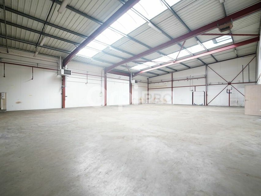 Location local d''activites 880 m² non divisibles