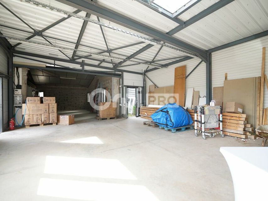 Location local d''activites 180 m² non divisibles