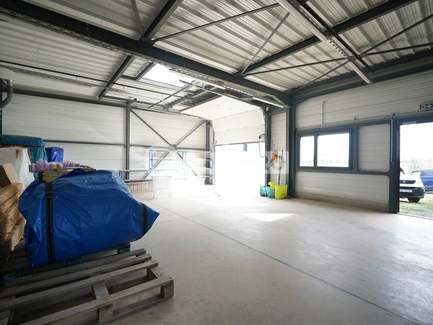 LOCAL D'ACTIVITE A LOUER - 180 m² - SAINTE CONSORCE