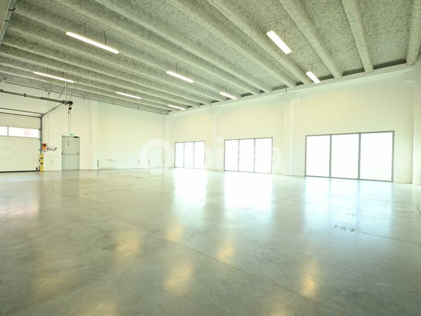Location local d''activites 229 m² non divisibles