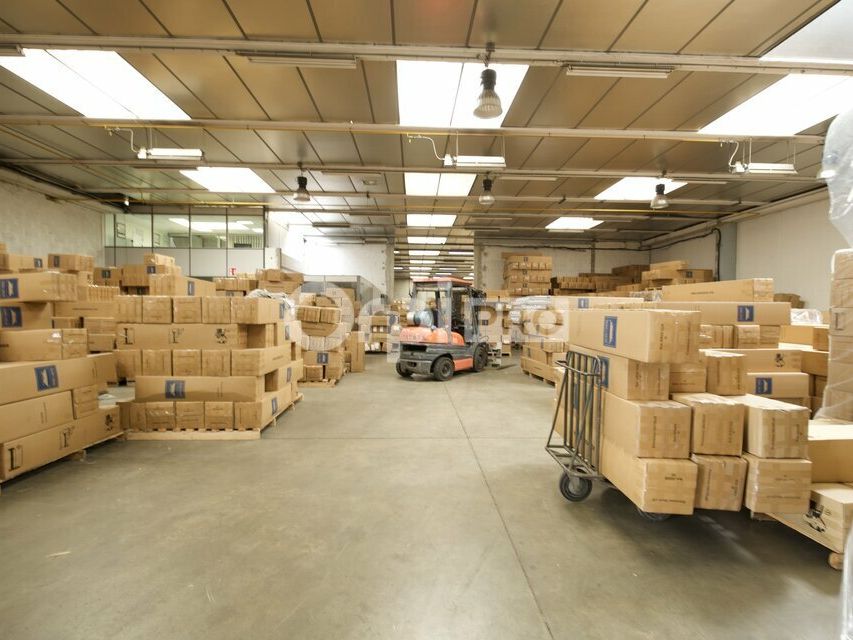 Location local d''activites 1335 m² non divisibles