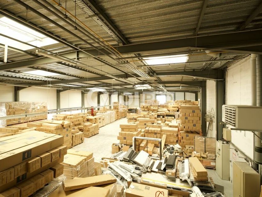 LOCAL D'ACTIVITÉ A LOUER - CHAPONNAY - IMMEDIATEMENT