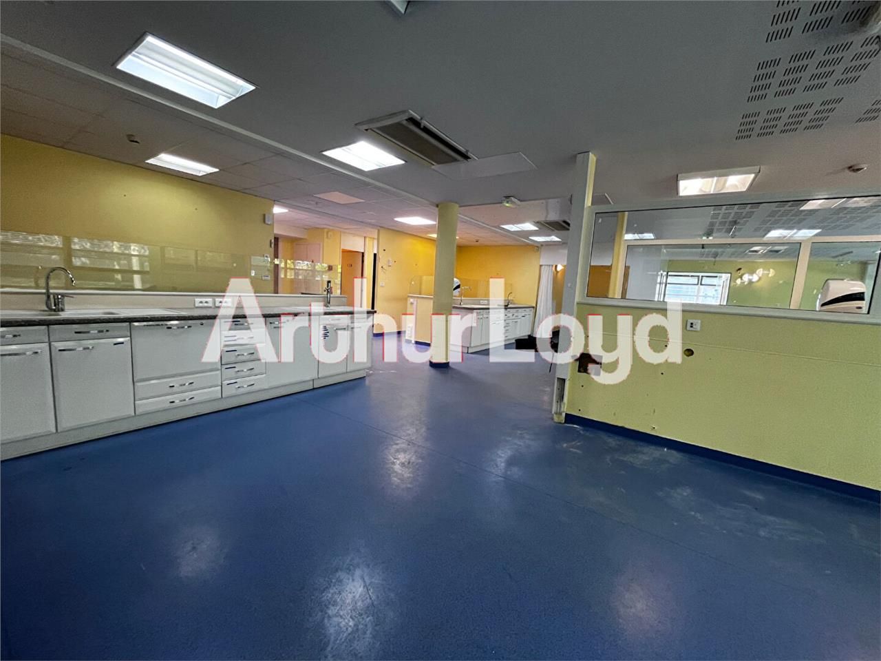 Location bureaux 1050.00 m² à HEROUVILLE SAINT CLAIR