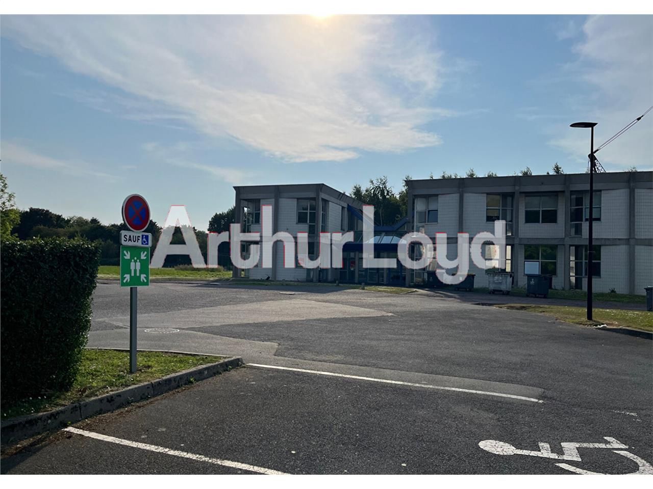 Location bureaux 250.00 m² à HEROUVILLE SAINT CLAIR