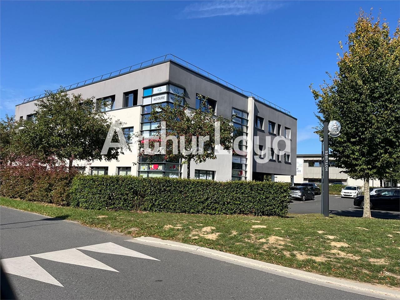 Vente bureaux 280.00 m² à Saint contest