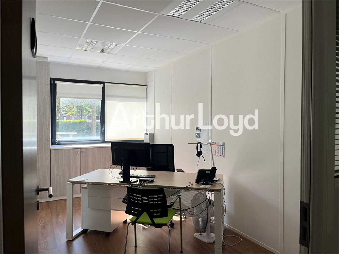 Vente bureaux 280.00 m² à Saint contest