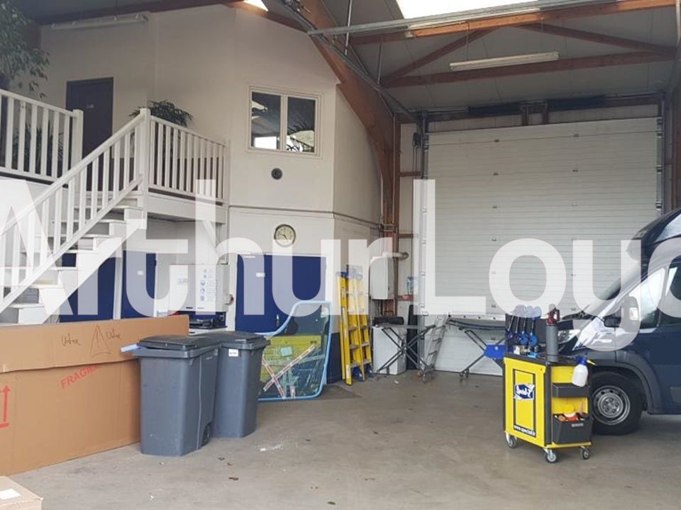 Vente local 440.00 m² à COLOMBELLES