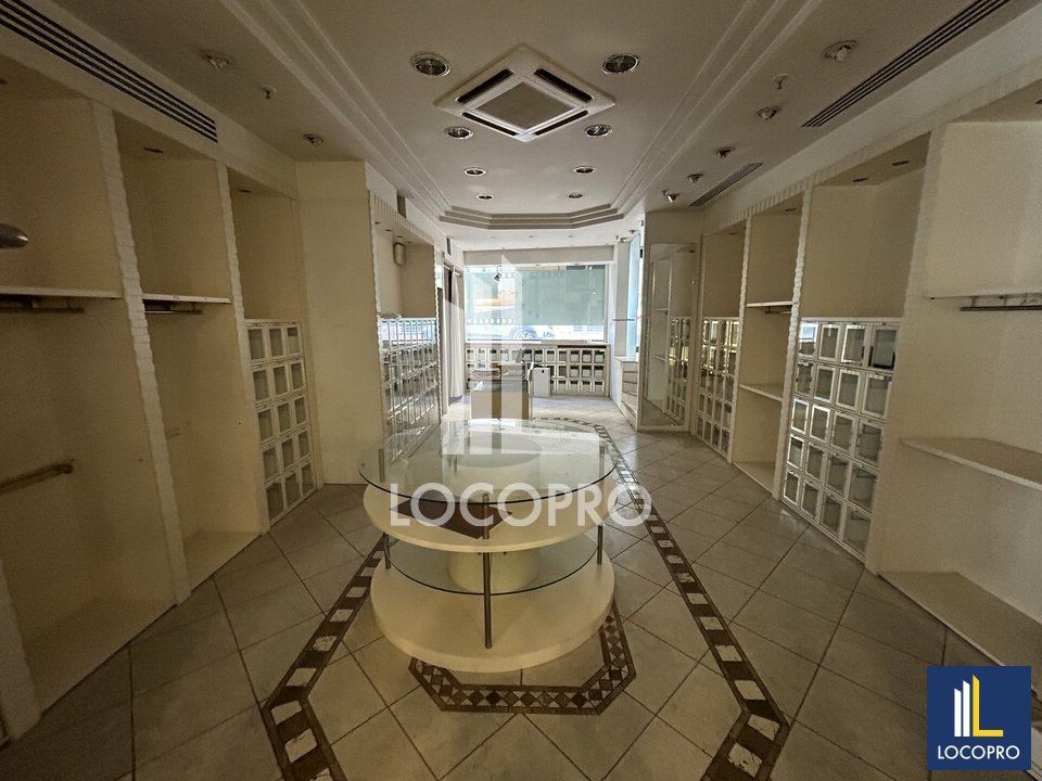 A LOUER - LOCAL COMMERCIAL - 95 M2 - CANNES 