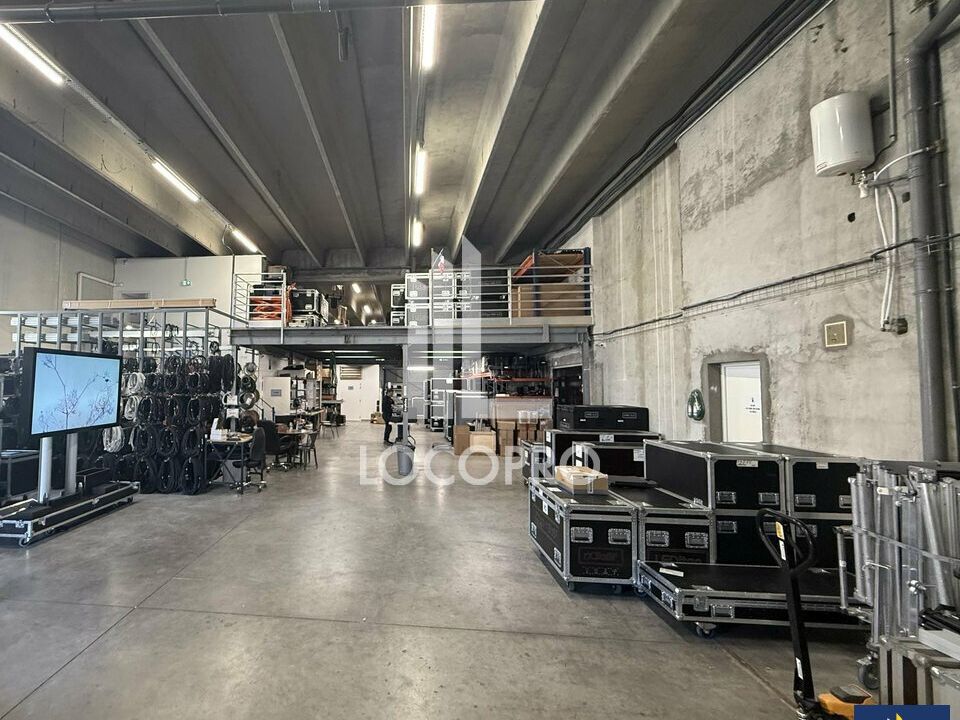 Vente local d''activites 1523.1 m² non divisibles