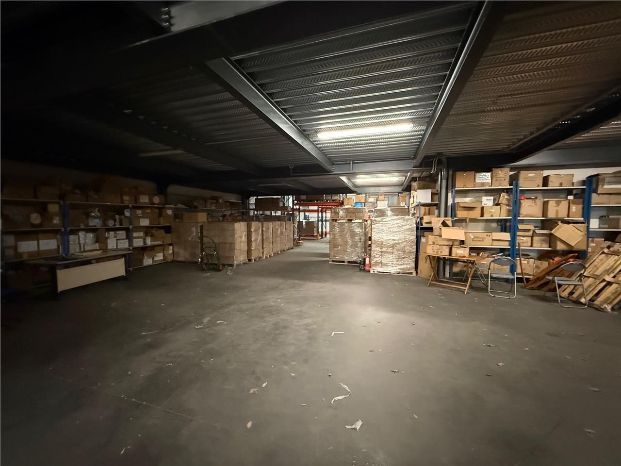 Location local 800 m² à Canéjan