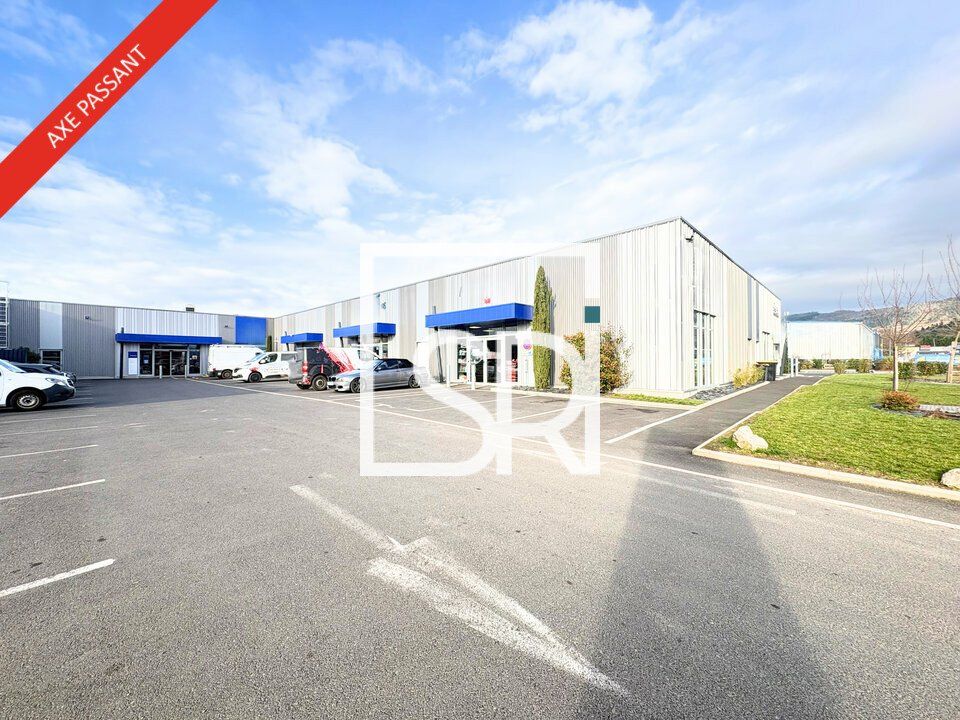 Location local commercial 271 m² non divisibles
