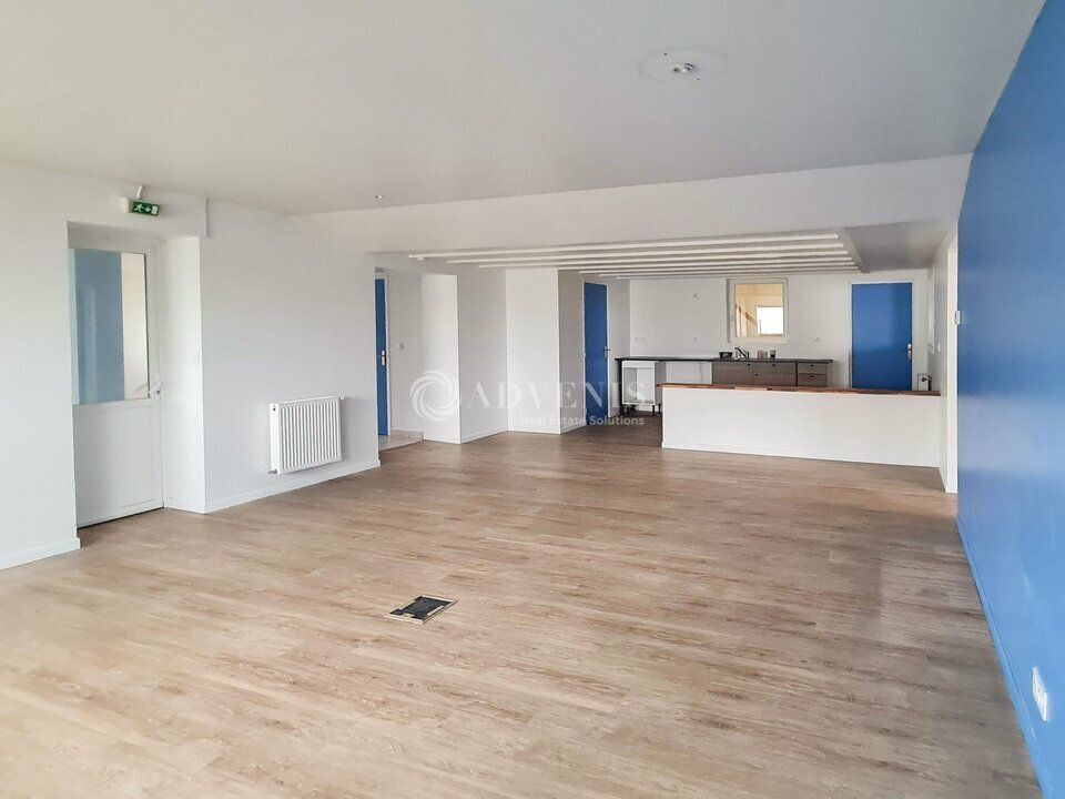 Local d'activités de 348 m² dont 220 m² de stockage/ateliers