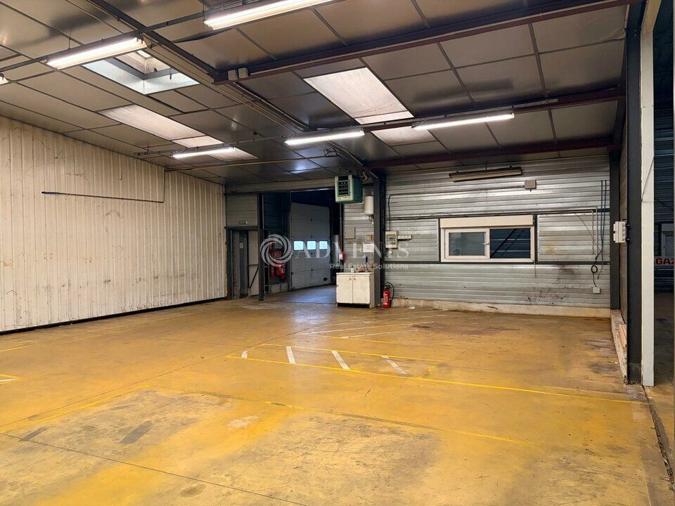 Location local d''activites 631 m² divisibles à partir de 278 m²