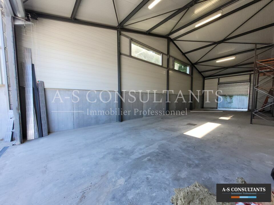 Location local d''activites 145 m² non divisibles