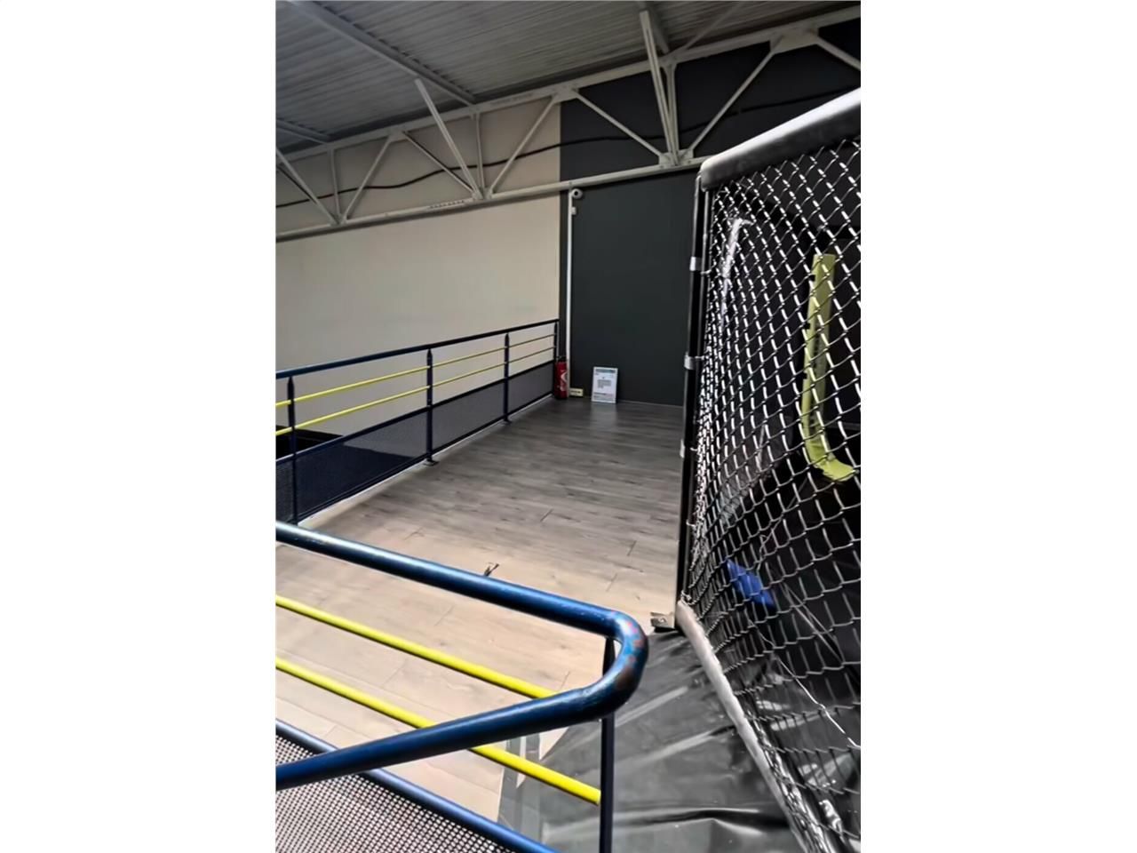 Local commercial à la location de 450 m² à Pessac