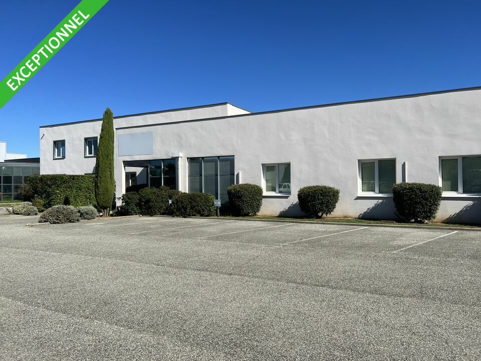 Valence Briffaut, bâtiment de bureau avec vaste parking à la vente