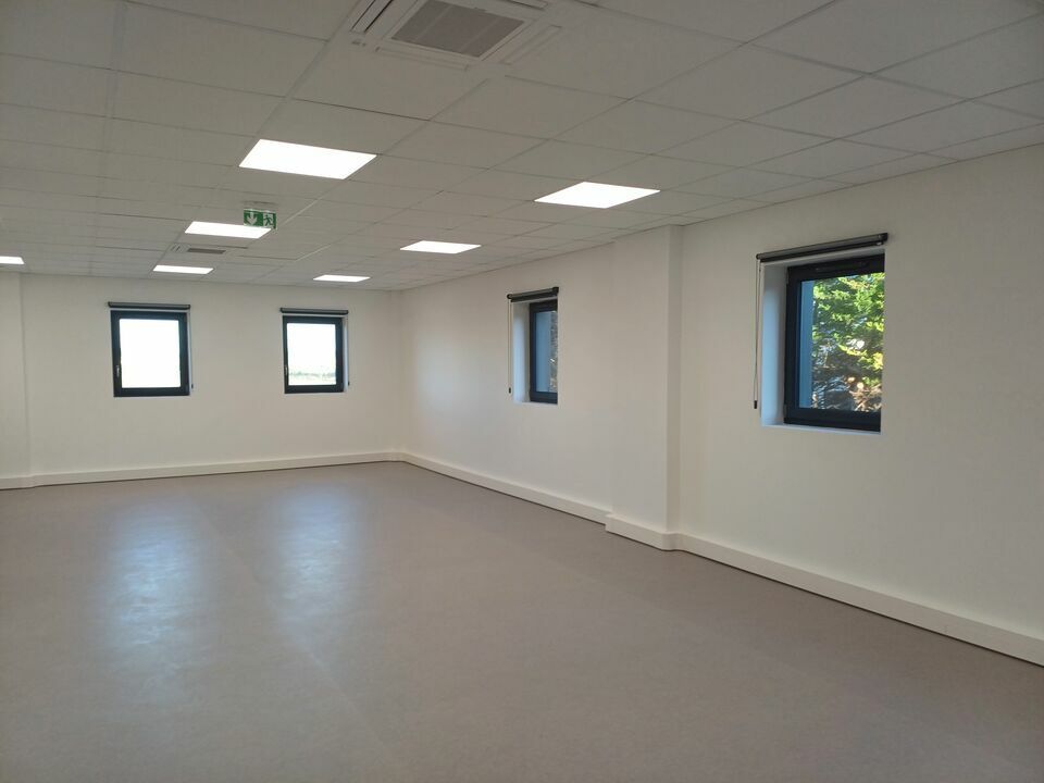 A L'OUEST DE CAEN, PLATEAU DE BUREAUX NEUF A USAGE DE BUREAUX OU PROFESSIONNEL.