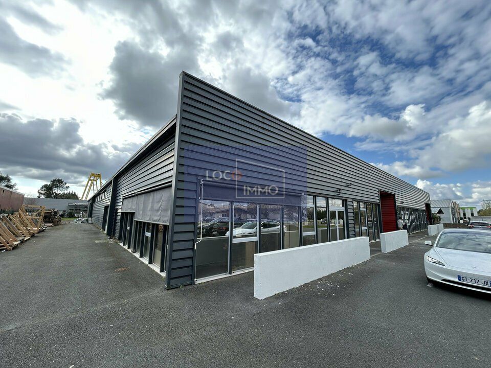 Location local d''activites 1320 m² non divisibles