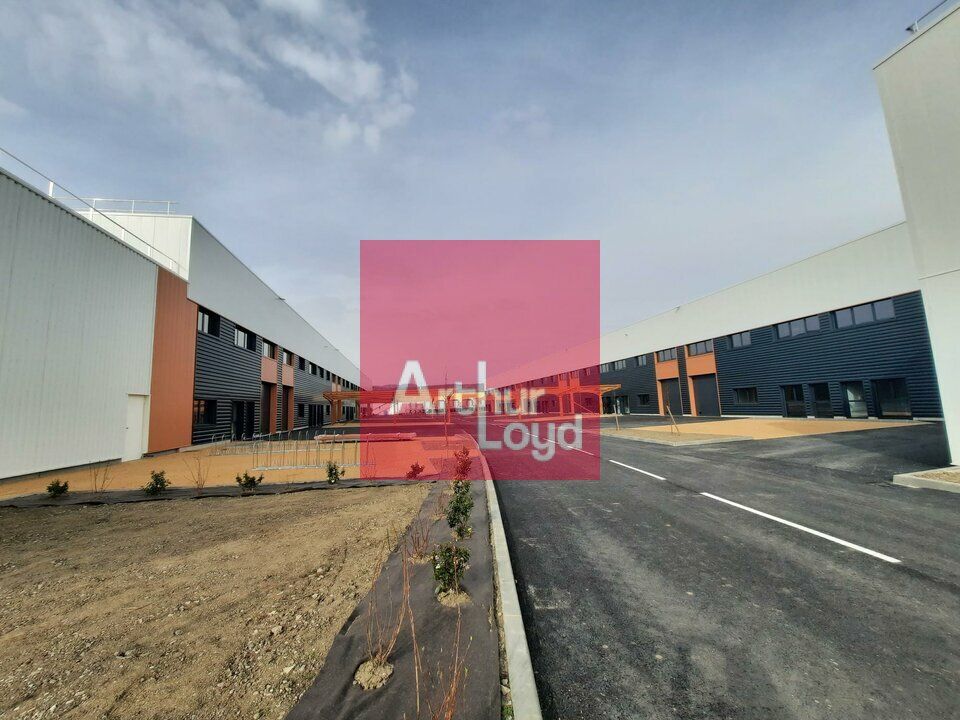 CLERMONT-FERRAND ZONE DES GRAVANCHES  A LOUER LOCAL ACTIVITE 437 M² -  PROGRAMME NEUF -