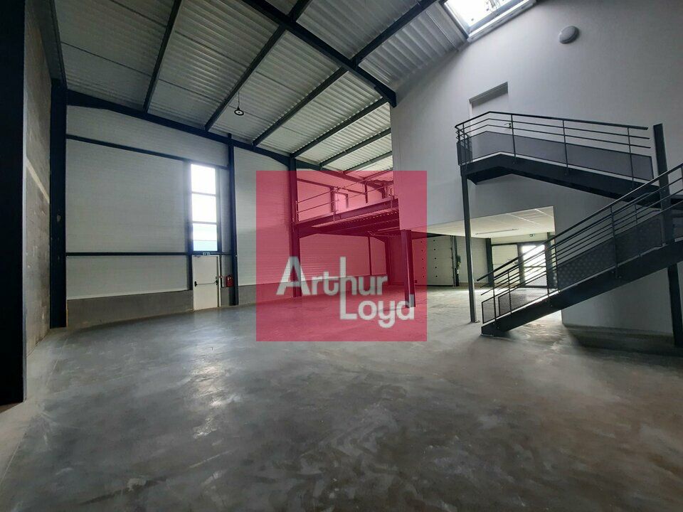 Location local d''activites 325 m² non divisibles