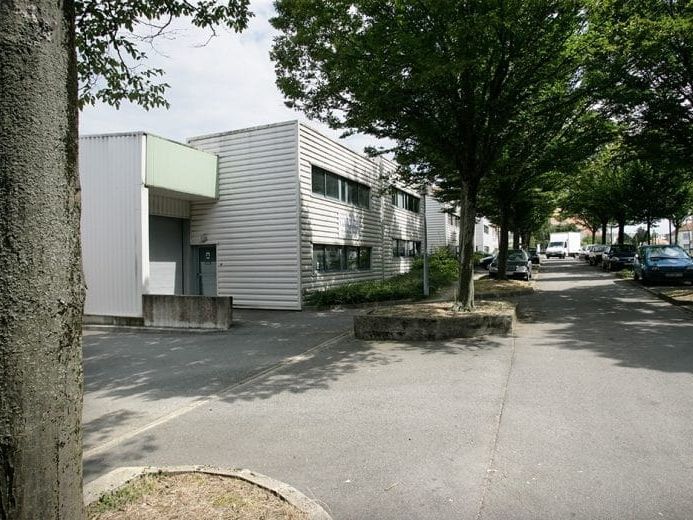 Location entrepôts 137 m² divisibles à partir de 127 m²