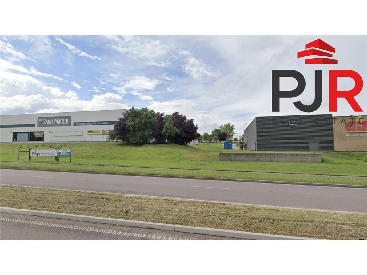 Location local commercial 791 m² à Epinal