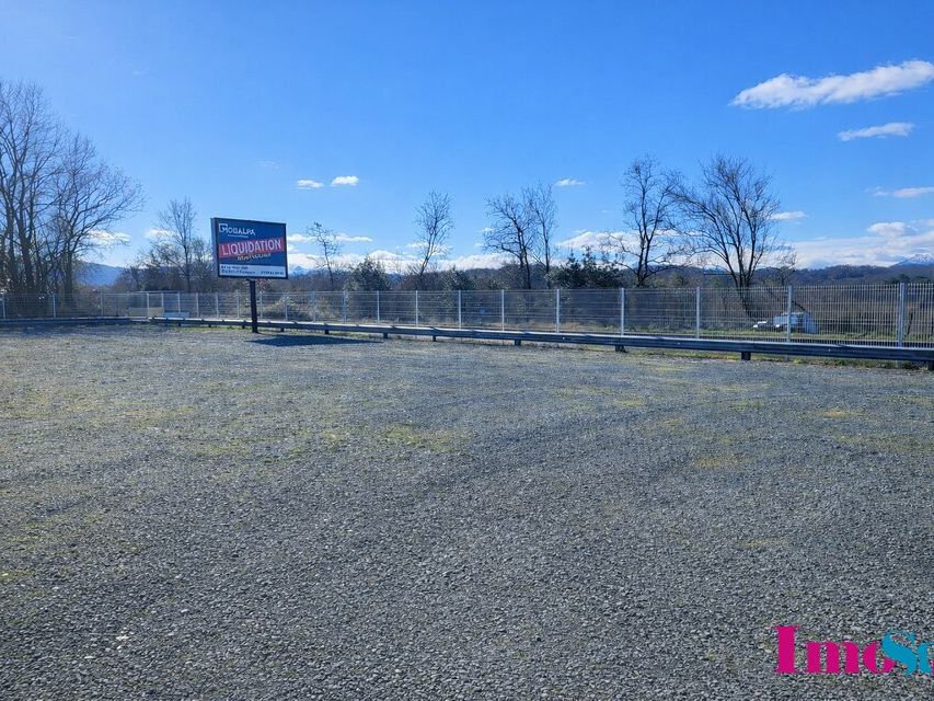 Terrain d'exposition avec bureau à louer USTARITZ