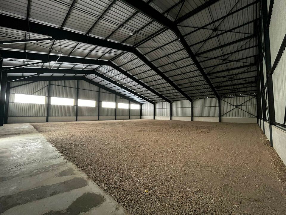 Location local d''activites 900 m² non divisibles