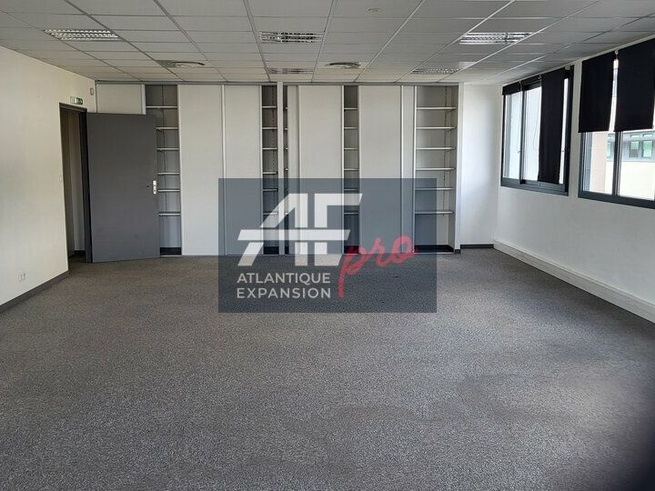 A VENDRE PLATEAU DE BUREAU DE 180 M²  
