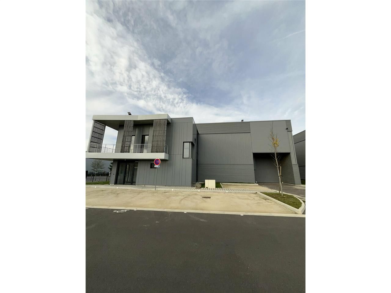 Vente local d''activites 869 m² non divisibles