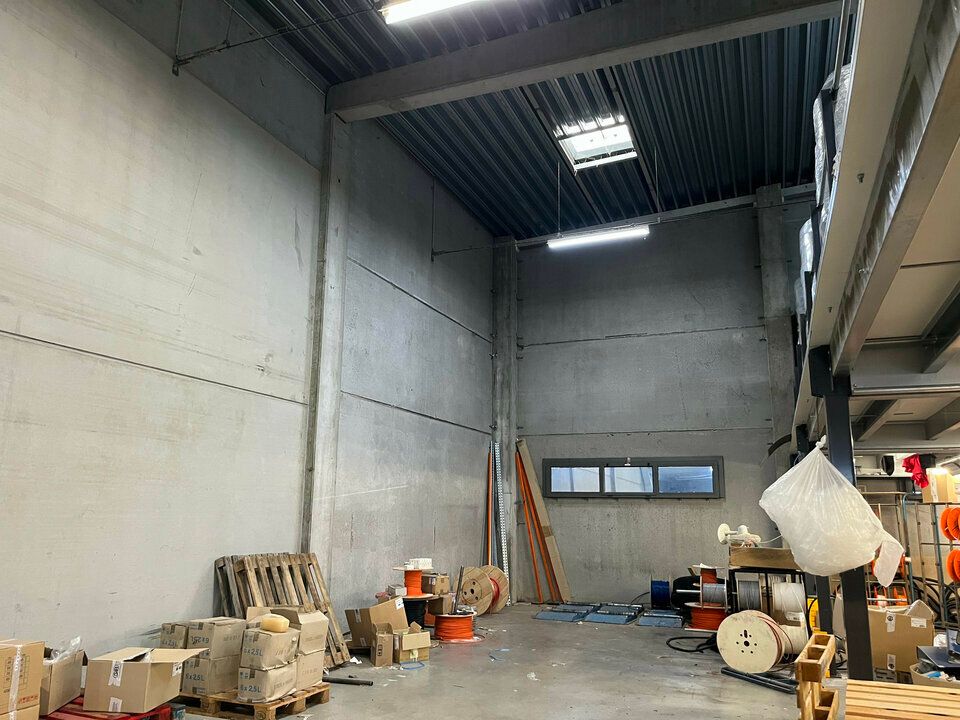 LOCAL D'ACTIVITE A LOUER DISPONIBLE IMMEDIATEMENT