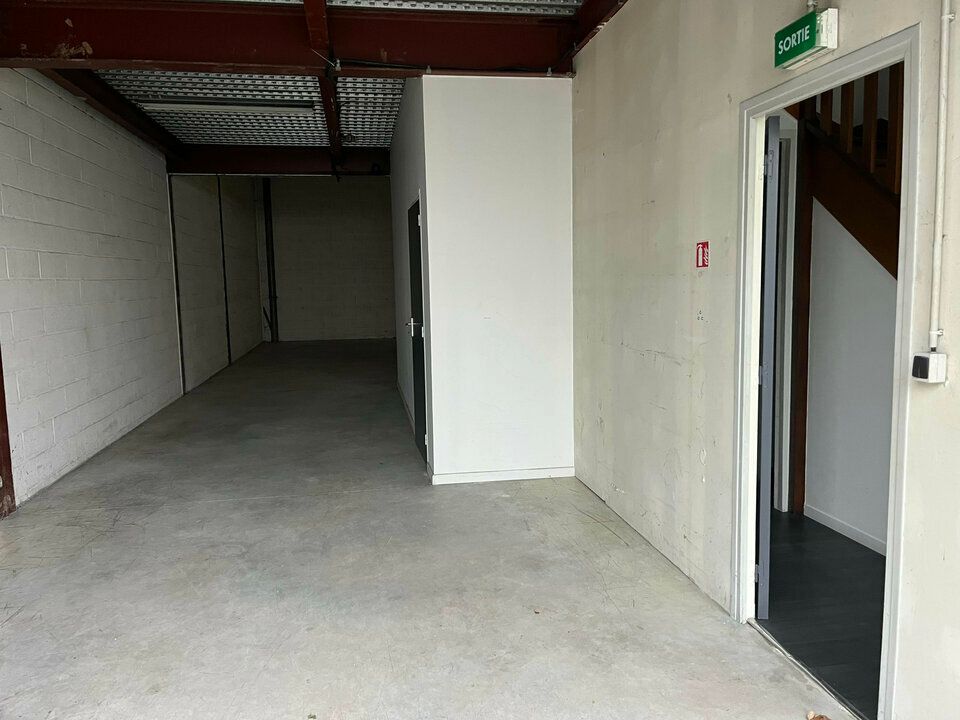 Location local d''activites 236 m² non divisibles