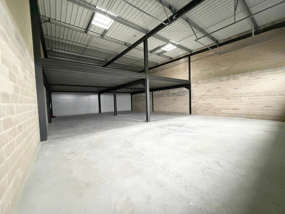 A louer - Local d'activité de 372m2 dont 141,50m2 de mezzanine - Saint Brice Courcelles