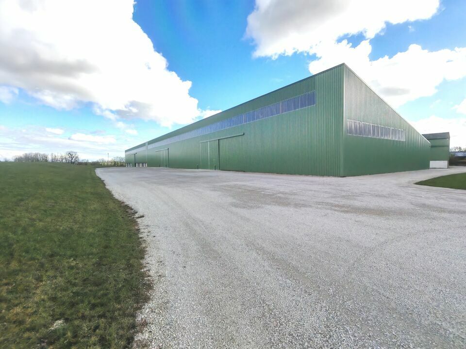Location entrepot 4500 m² divisibles à partir de 2100 m²