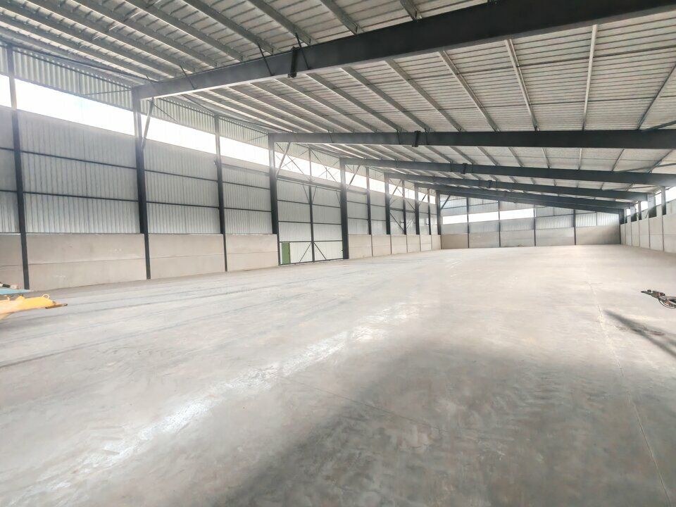 A louer - Entrepôt de 4500m2 divisible à partir de 2100m2 à 15min du péage de sainte-Menehould