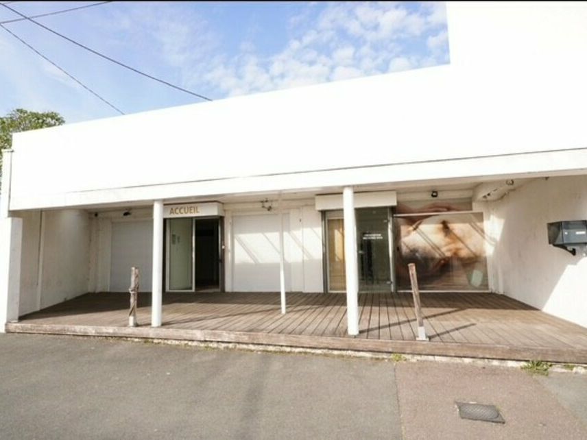 Location local commercial 200 m² non divisibles