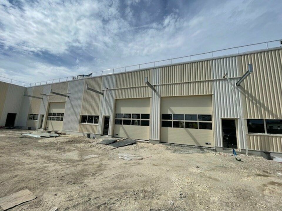 Vente local d''activites 455 m² divisibles à partir de 110 m²