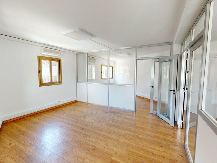 40 m² pour ce bureaux en location à Saint laurent du var