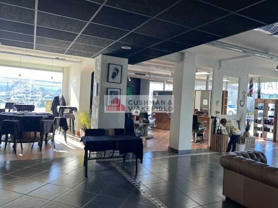 NIMES - LOCAL COMMERCIAL A LOUER