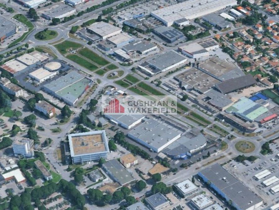 NIMES - LOCAL COMMERCIAL A LOUER