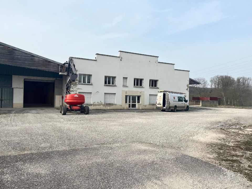 Location local d''activites 836 m² non divisibles