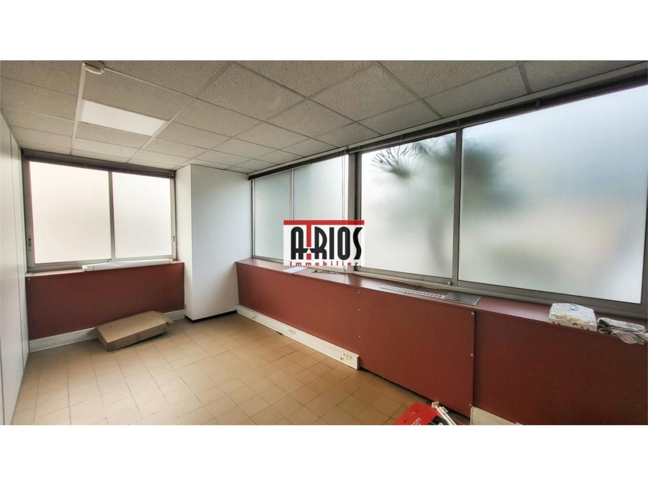 Location local commercial 200 m² non divisibles