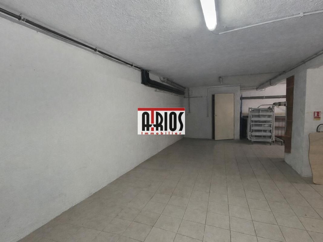 Location entrepôts 200 m² non divisibles