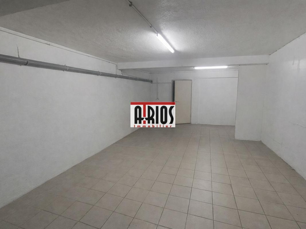 Location entrepôts 200 m² non divisibles