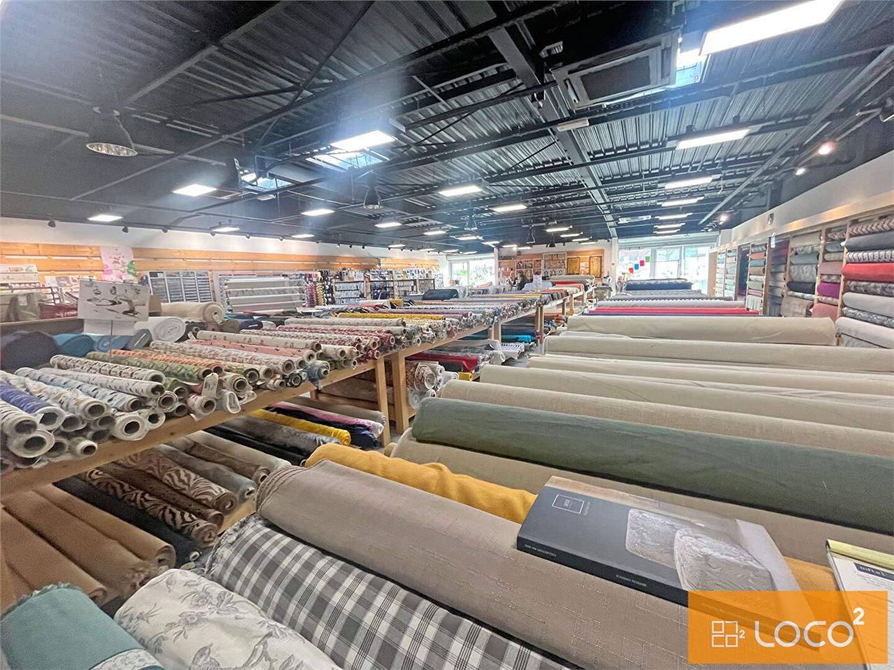 Location local commercial 408.00 m² à MONTAUBAN