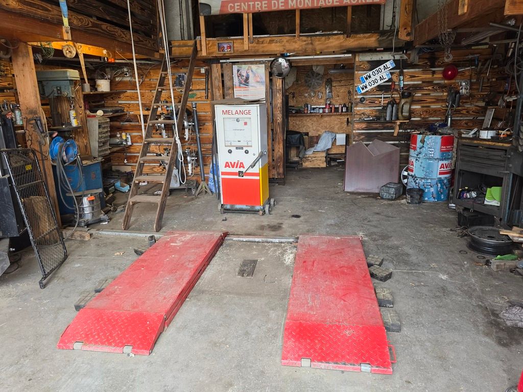 STATION SERVICE A FLEURANCE