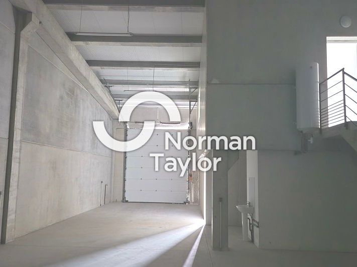 Location local d''activites 200 m² non divisibles