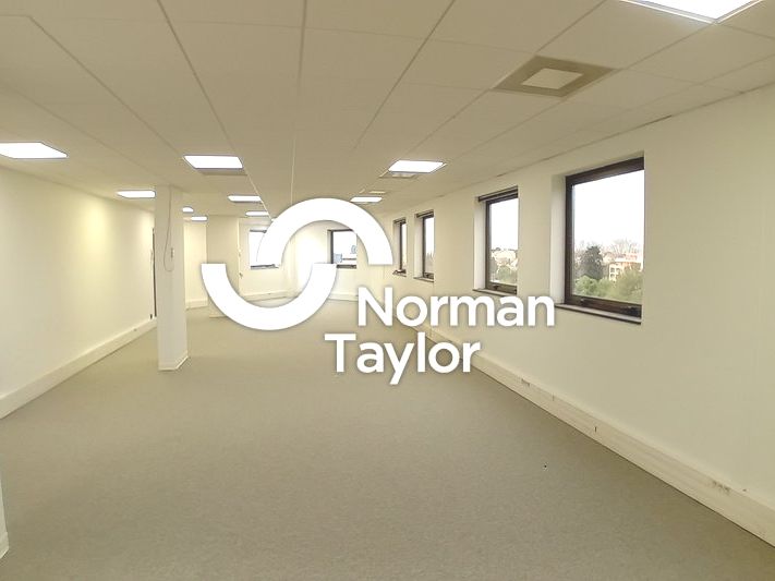 Location bureaux 330.16 m² divisibles à partir de 121.16 m²