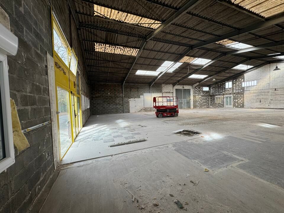 TOURS SUD CHAMBRAY-LES-TOURS - BATIMENT D'ACTIVITES A LOUER DE 482 M² AVEC TERRAIN DE 4 056 M²